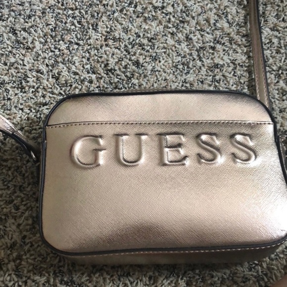 Guess crossbody bag! - Picture 3 of 4